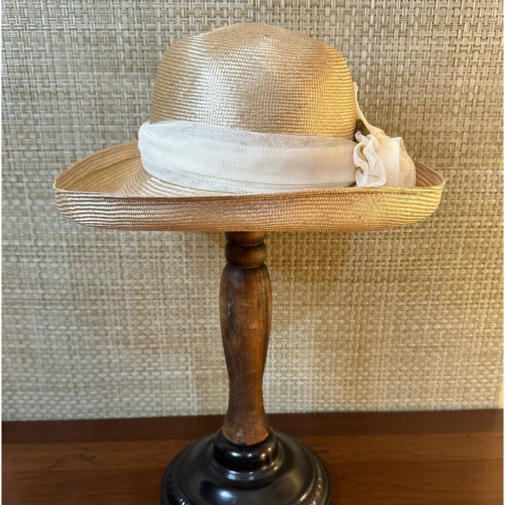 🌟HP🌟VTG 1990s Liz Claiborne Beige Straw Boater Hat with Netting Flowers & Band